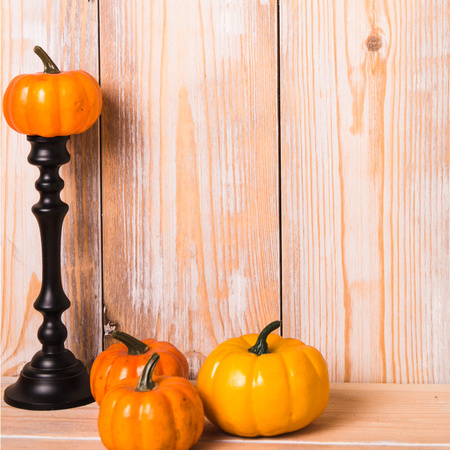 Sztuczna dynia dekoracyjna na Halloween ozdoba jesienna na okno